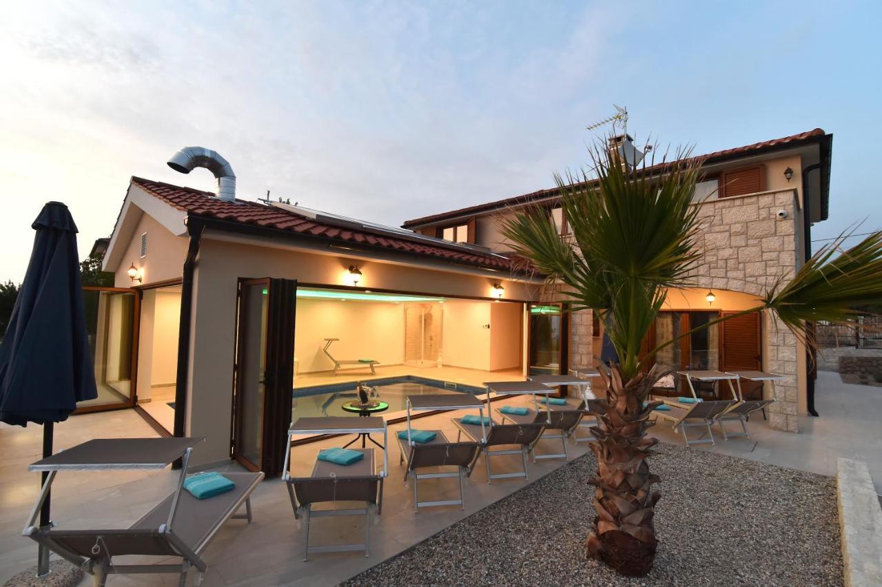 Villa Muskatel -With Heated Pool Brzac Exteriér fotografie